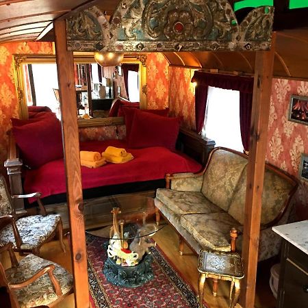 Historischer Zirkuswagen Mit Terrasse Und Blick Ins Gruene 维岑豪森 外观 照片